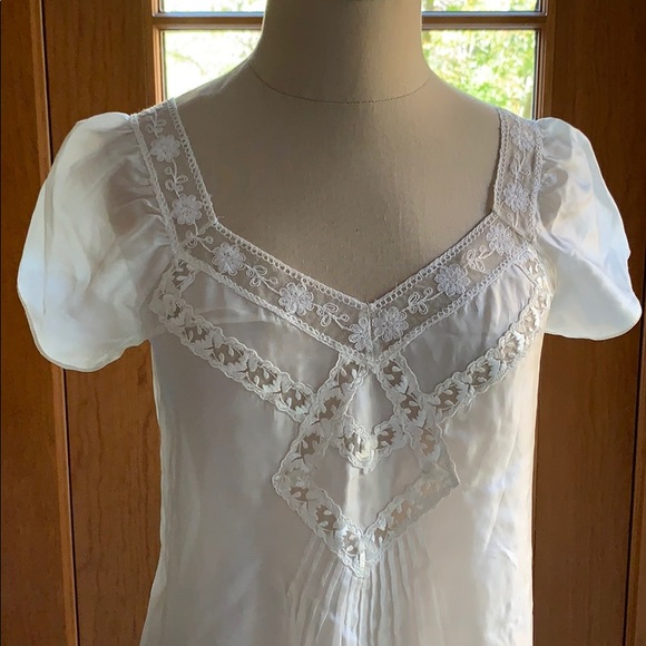 Rebecca Taylor Delicate Silk Ivory Lace Trimmed Top, size 4 - Picture 9 of 12